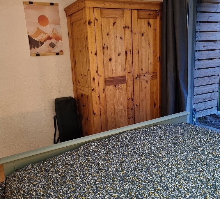 slaapkamer 1 met tweepersoonsbed met kledingkast