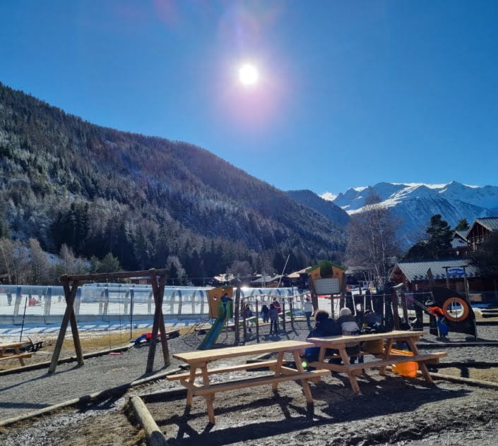 La Norma Speeltuin met uitzicht op de bergen en pistes