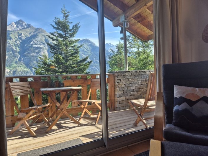 Chalet 96 La Norma - woonkamer uitzicht bergen