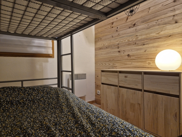 La Norma Chalet 96 - slaapkamer met stapelbed en kast