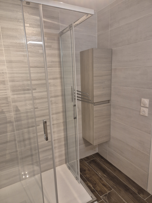 La Norma Chalet 96 - nieuwe luxe badkamer mooie badkamerkast